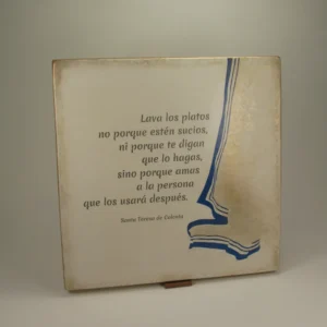 Tabla Madre Teresa "Lava los platos"
